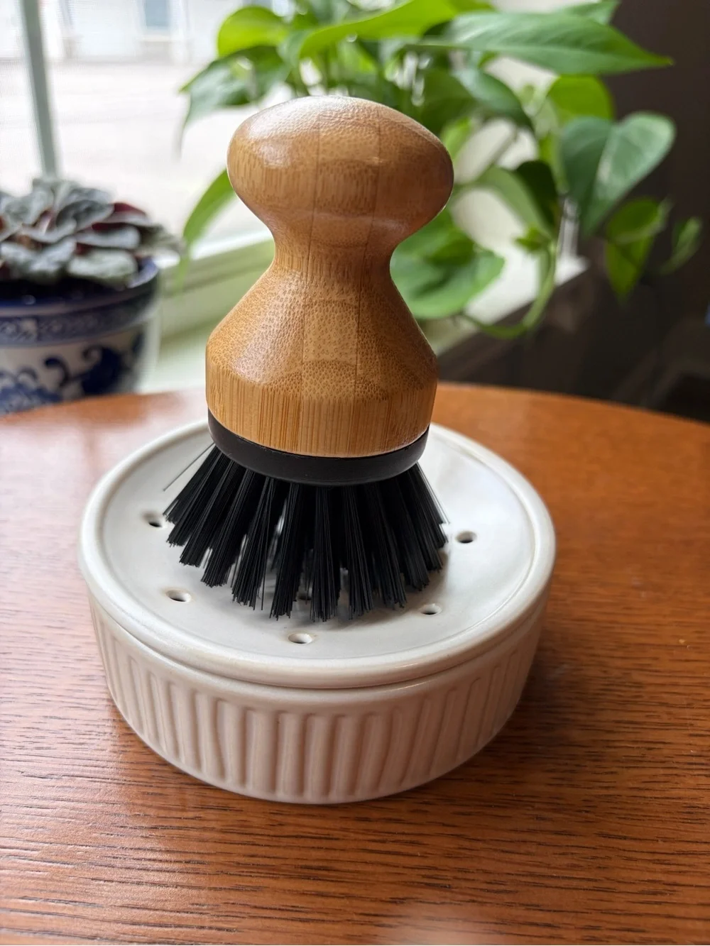 NWT Crate & Barrel Ceramic Soap Saver Dish with Bamboo Brush - Cream